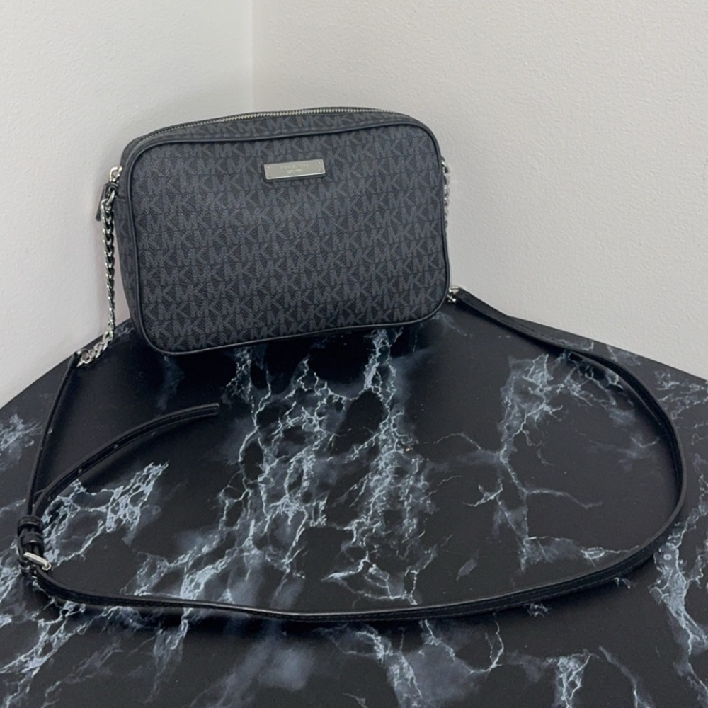MICHAEL KORS Jet Set Signature Logo EW Camera Crossbody Bag Black AUTHENTIC